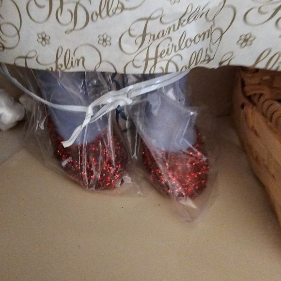 NIB Franklin Heirloom Dolls Dorothy Wizard of Oz with Toto Ruby Red Shoes Basket - Picture 4 of 11